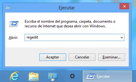 Ingresando regedit en Windows 8