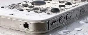 Smartphone que cae al agua