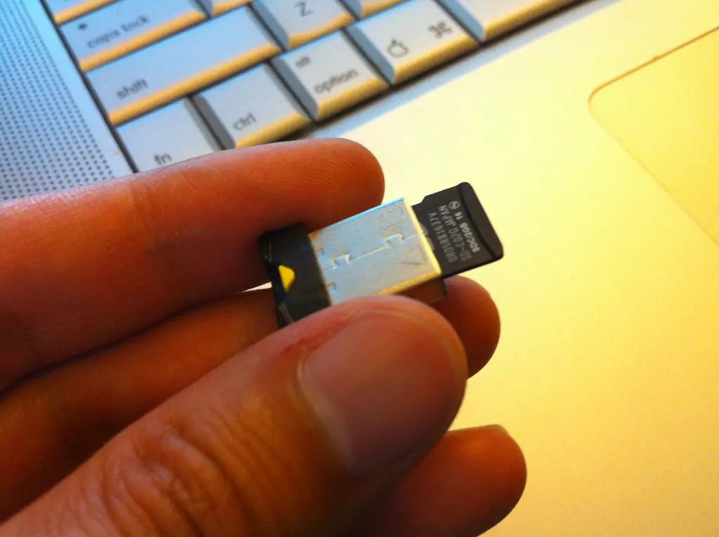 Acá aprenderás a dar formato a una tarjeta SD en Linux.