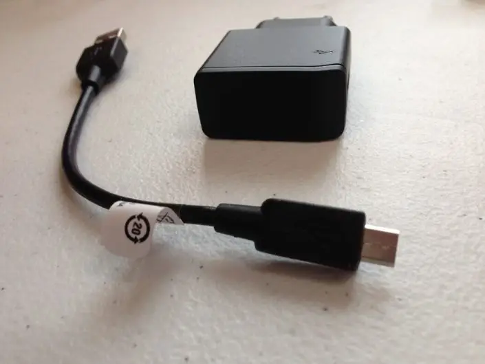 Cargador y cable USB